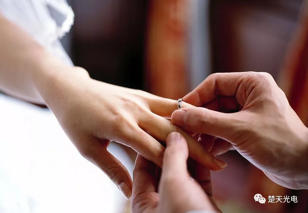 激光打標(biāo)才是情人節(jié)正確的打開方式，像極了愛情……，